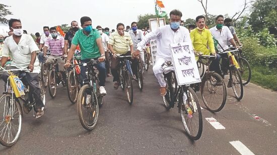 Centre must give free cooking gas to the poor: CM Centre must give free cooking gas to the poor: CM