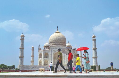 Parts of North India reel under heat wave conditions Parts of North India reel under heat wave conditions