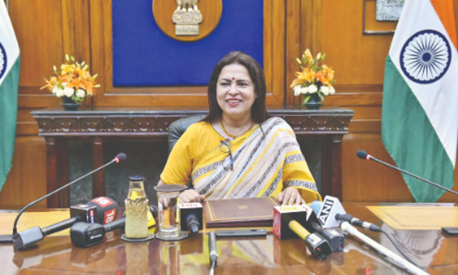 Lekhi, Rajkumar Ranjan Singh take charge in MEA