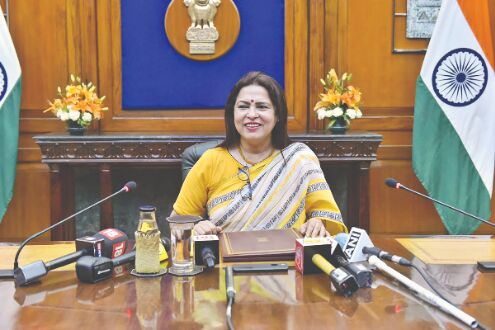 Lekhi, Rajkumar Ranjan Singh take charge in MEA