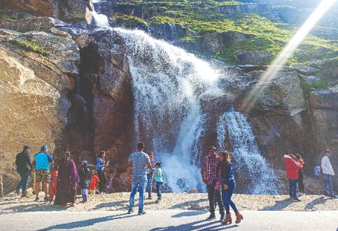 Heat wave conditions relent in North India, monsoon in sight