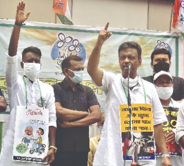 TMC protests across state over spiralling fuel prices TMC protests across state over spiralling fuel prices