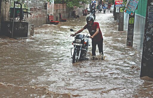 Showers clog roads, streets waterlogged, PwD prepares Showers clog roads, streets waterlogged, PwD prepares