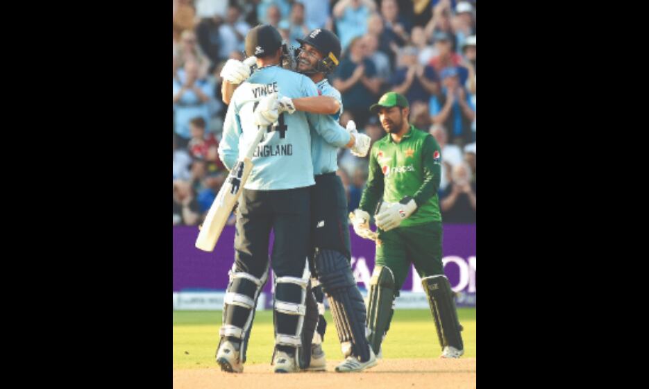 England sweep Pak with Vinces century