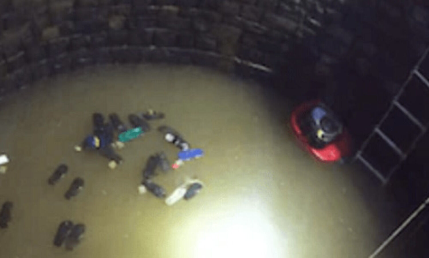 Several people fall into well while rescuing girl in MPs Vidisha, 16 pulled out safely