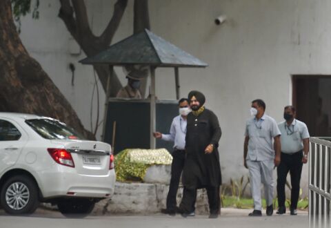Navjot Singh Sidhu meets Sonia Gandhi ahead of likely Punjab Cong revamp Navjot Singh Sidhu meets Sonia Gandhi ahead of likely Punjab Cong revamp