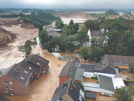 Europe floods: Death toll over 120 as rescues continue