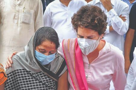 Priyanka meets two SP women workers attacked during Panchayat polls Priyanka meets two SP women workers attacked during Panchayat polls