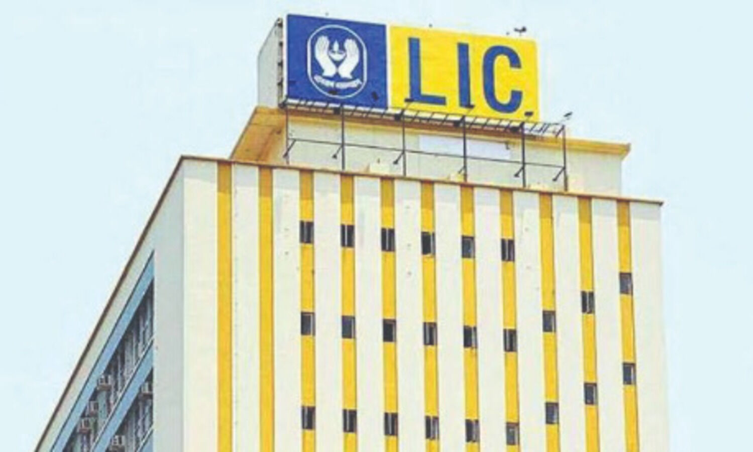 Govt plans to complete LIC IPO this fiscal: Karad