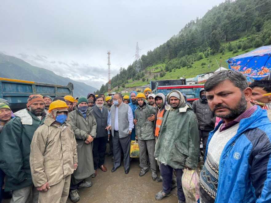 Chief Labour Commissioner reviews implementation of labour laws at Zojila Pass, Kargil