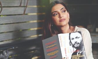 Sonam unveils the cover of Rakeysh Mehras debut book