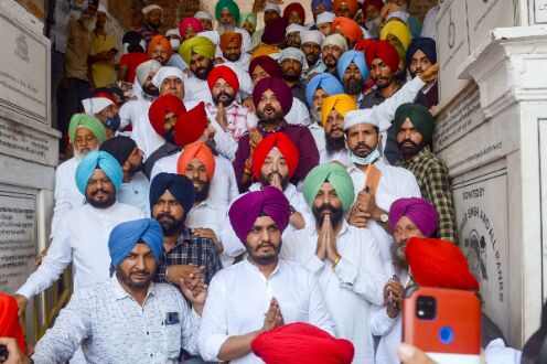 Nearly 60 Congress MLAs turn up at Sidhus Amritsar home Nearly 60 Congress MLAs turn up at Sidhus Amritsar home