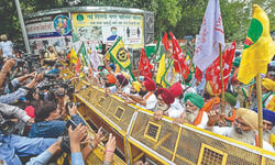 Unprecedented protest barricading hits traffic Unprecedented protest barricading hits traffic
