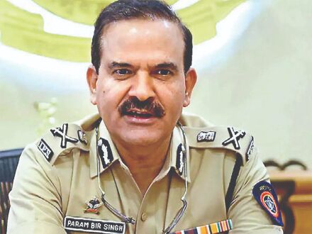 FIR against Singh, 5 other cops on charges of extortion