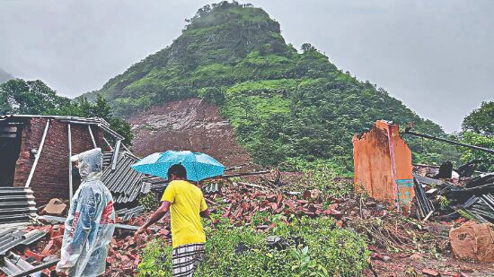 Heavy rains unleash havoc in west, south India; 129 dead in 48 hours Heavy rains unleash havoc in west, south India; 129 dead in 48 hours