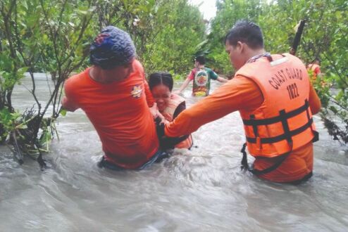 Monsoon rains flood Philippine villages Monsoon rains flood Philippine villages