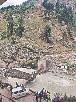 Nine tourists killed in landslide in Himachal Nine tourists killed in landslide in Himachal