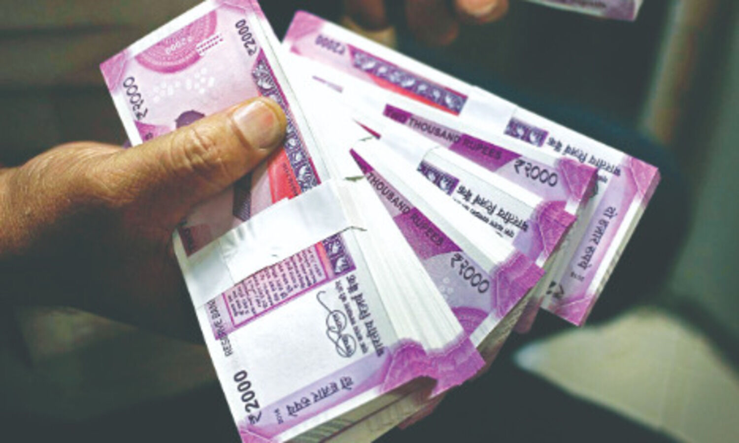 Govts net tax collection rises 86% to `5.57L cr in Q1
