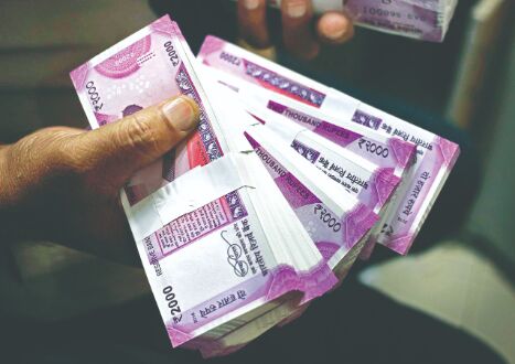 Govts net tax collection rises 86% to `5.57L cr in Q1