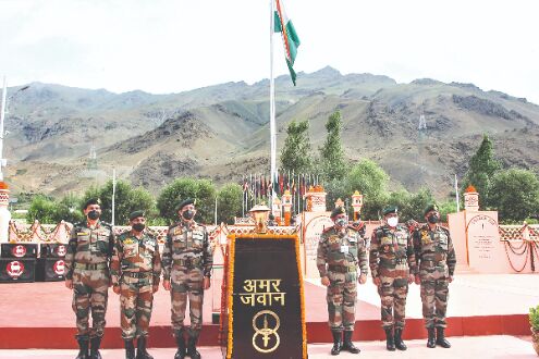 India pays tributes to 1999 Kargil War bravehearts India pays tributes to 1999 Kargil War bravehearts