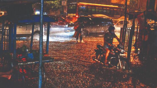 Showers with lightning lash parts of South Bengal Showers with lightning lash parts of South Bengal