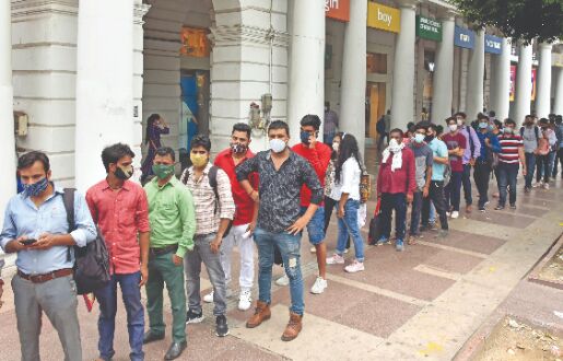 Long queues outside Metro stations despite full seating Long queues outside Metro stations despite full seating
