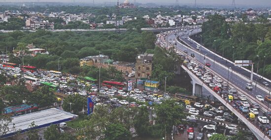 Traffic comes to a crawl as rains lash Delhi