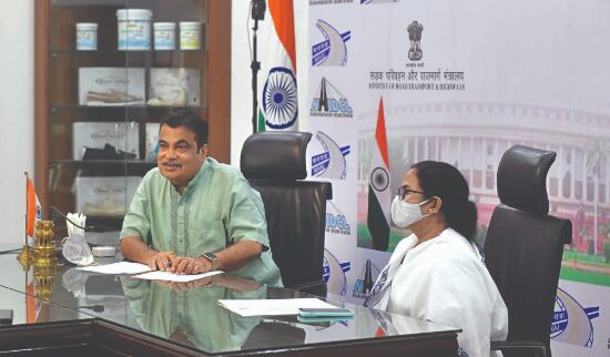 Mamata meets Gadkari, discusses road, infrastructure projects
