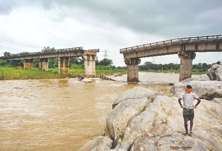 Rain in MP: 6 killed as 2 houses collapse Rain in MP: 6 killed as 2 houses collapse