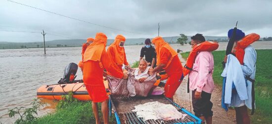 Heavy rains lash Gwalior-Chambal region, 200 villages marooned Heavy rains lash Gwalior-Chambal region, 200 villages marooned