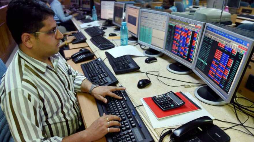 Benchmarks climb fresh highs, BSE ends above 54K for 1st time Benchmarks climb fresh highs, BSE ends above 54K for 1st time