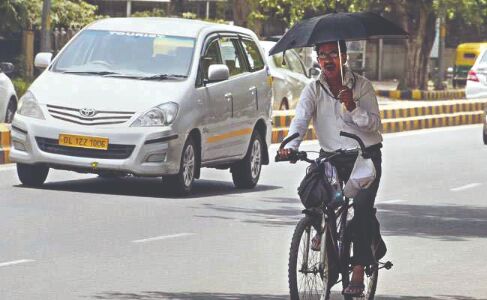 Sultry weather in city as clouds check temp Sultry weather in city as clouds check temp