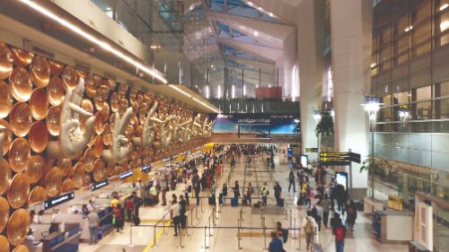 Airlines & airports saw losses worth `22,400 crore in FY21 Airlines & airports saw losses worth `22,400 crore in FY21