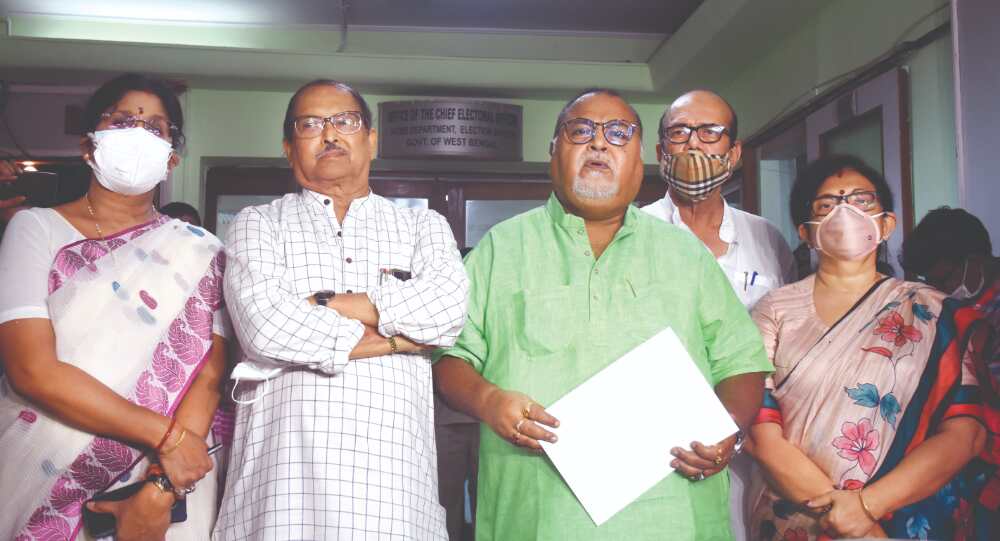 TMC team meets state poll officer, seeks early bypolls TMC team meets state poll officer, seeks early bypolls