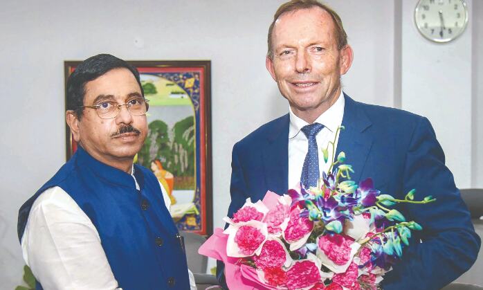 Union Min Pralhad Joshi meets high-level Australian delegation Union Min Pralhad Joshi meets high-level Australian delegation