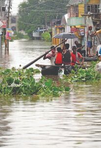 4 killed, 5 injured in separate lightning strikes; flood situation remains critical 4 killed, 5 injured in separate lightning strikes; flood situation remains critical