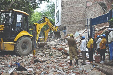 1 killed, 3 injured in Nand Nagri building collapse 1 killed, 3 injured in Nand Nagri building collapse