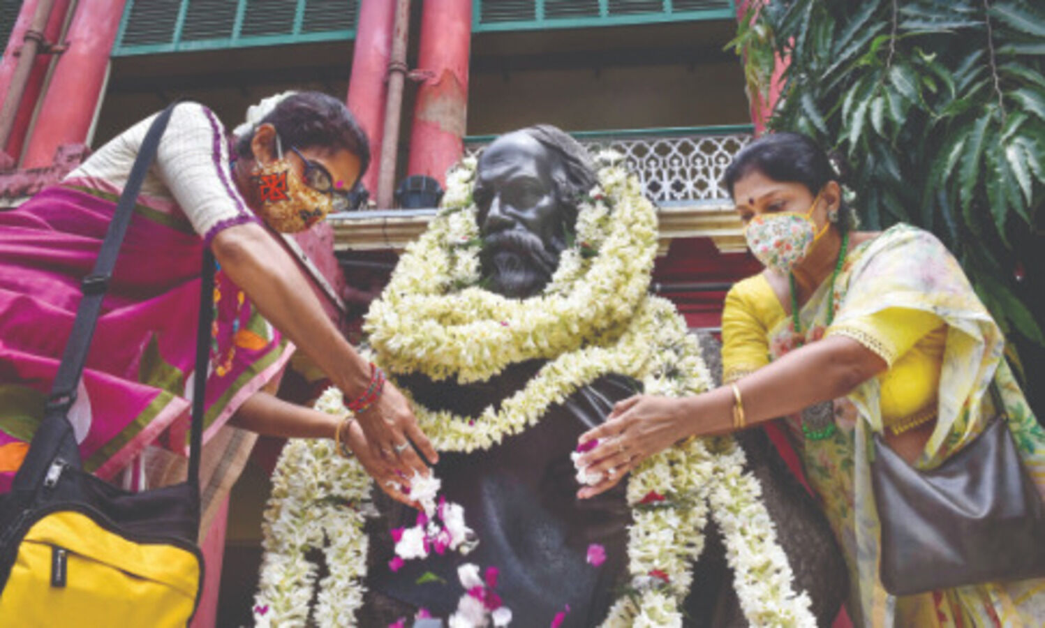 Bengal pays tribute to Tagore at low-key events