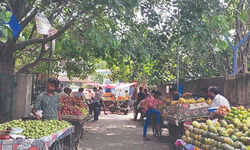 Uttam Nagar tense as street vendors live in fear