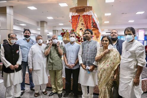 Rahul Gandhi visits Kheer Bhawani temple in J-K Rahul Gandhi visits Kheer Bhawani temple in J-K