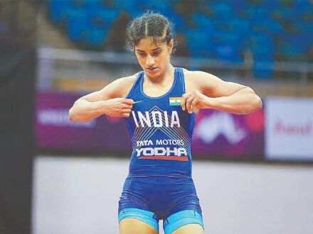 WFI suspends wrestler   Vinesh Phogat for indiscipline