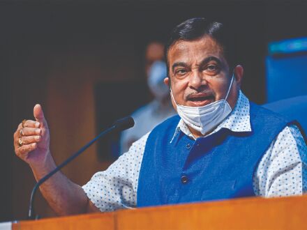 Gadkari pitches for using forex reserves to fund infra projects Gadkari pitches for using forex reserves to fund infra projects