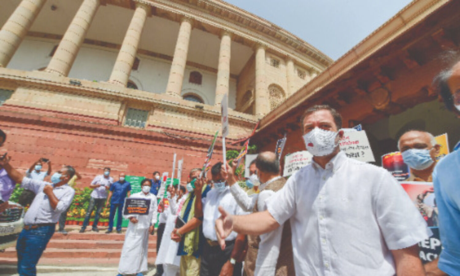 Oppn leaders hold protest march, say Govt stonewalled demand for discussion