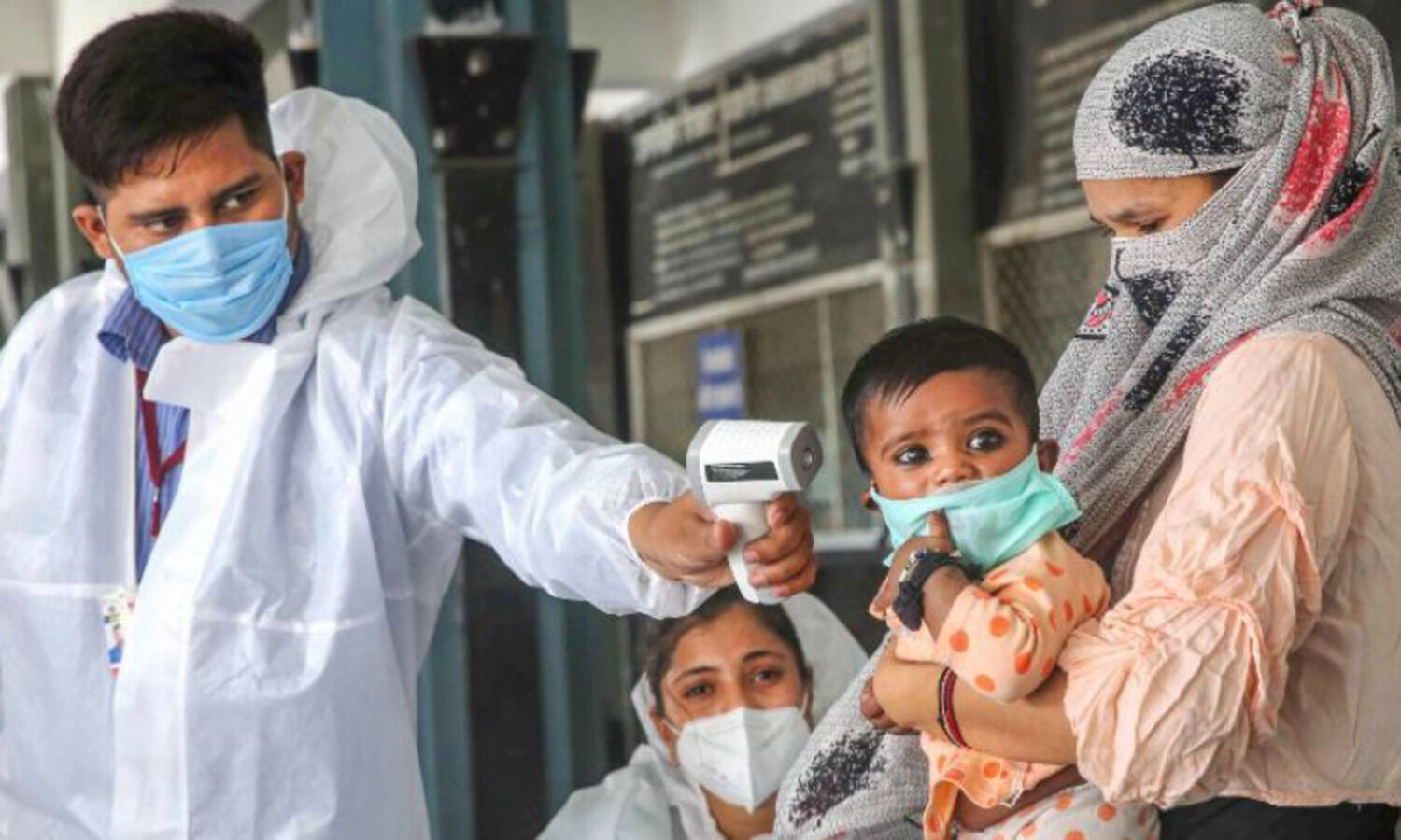 India records 40,120 fresh coronavirus infections, 585 new deaths