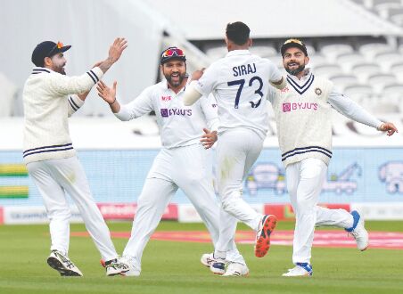 Indias late strike leaves second Test evenly poised against England Indias late strike leaves second Test evenly poised against England