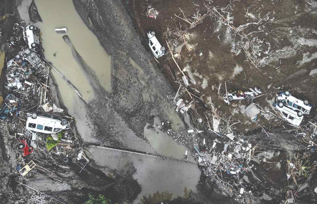 At least 40 die in severe northern Turkey floods At least 40 die in severe northern Turkey floods
