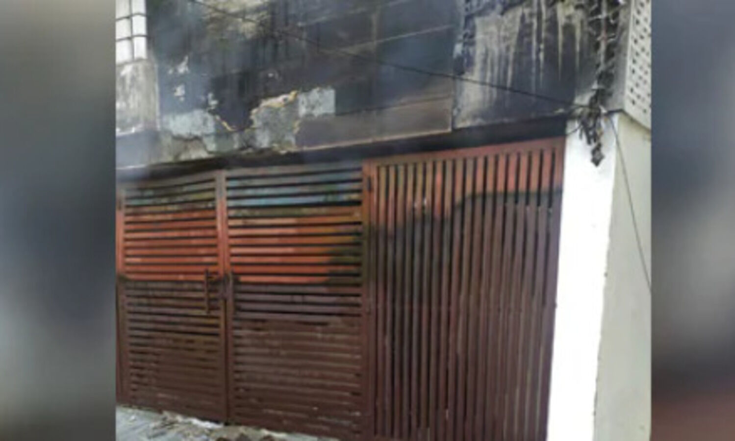2 dead in Delhi hotel fire
