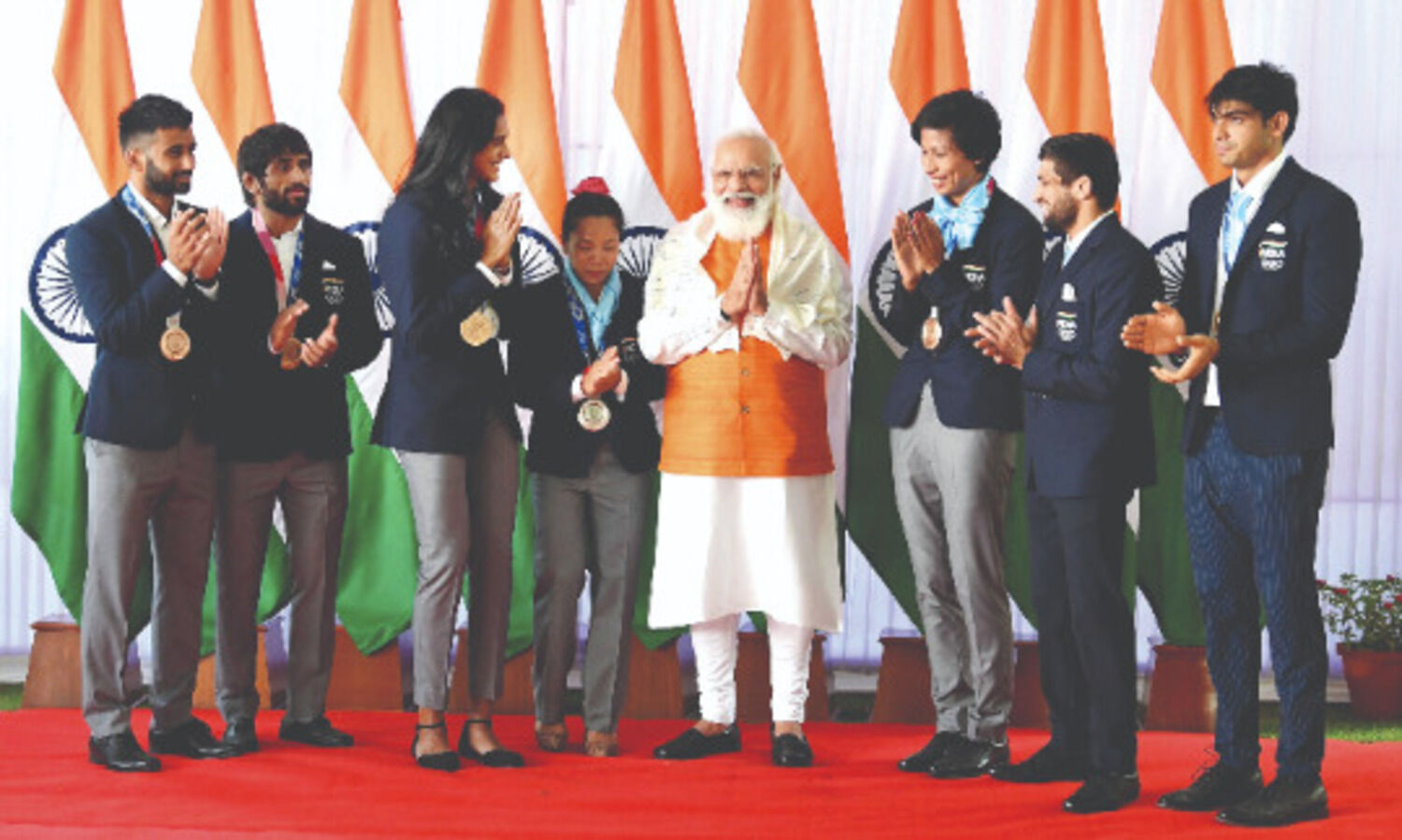 PM Modi meets with India Olympic contingent
