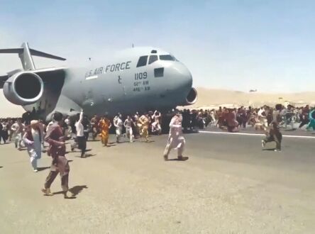 7 killed in Kabul airport chaos as Taliban patrols capital 7 killed in Kabul airport chaos as Taliban patrols capital