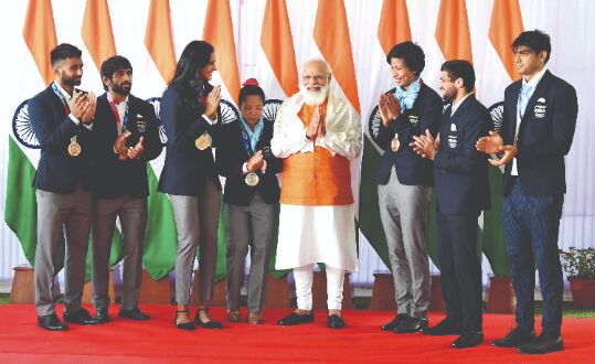 PM Modi meets with India Olympic contingent